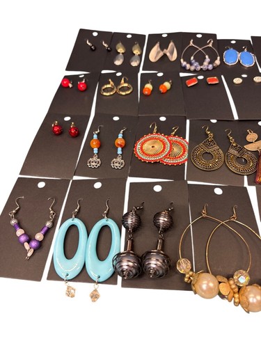 44 Earrings Wearable Jewelry Lot Vintage Contemporary Retro Boho Dangle Stud - Picture 6 of 10