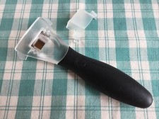 Pampered Chef Corn Kernel Cutter Corn Cob Cobb with blade guard #1114 EUC