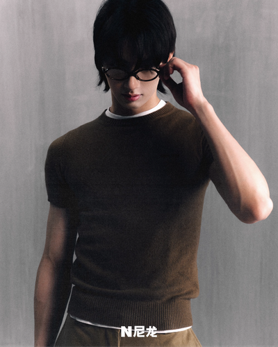 NYLON China Sep 2023 Magazine cover on SEVENTEEN JUN Chun-fai Man Wen Junhui - Picture 9 of 15