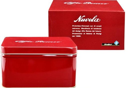 Fiat Alfa Romeo 1996 NUVOLA Blue 1:43 Die-Cast Solido-Car in Collectors Tin Box - Picture 3 of 4