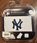 Yankees Barbeque Set 3 Piece - Appron / Oven Mitt / Potholder - Reduced!