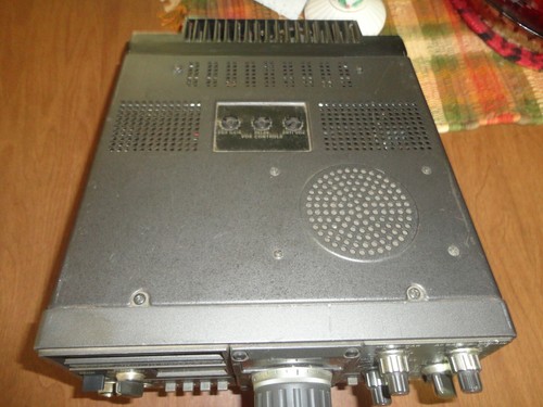 Kenwood TS130S Transceiver with fa POWERS ON PARTS OR REPAIR - Zdjęcie 2 z 5