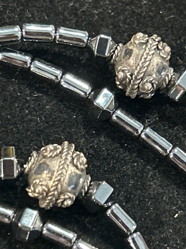 JUEGO DE COLLAR Y PULSERA DE PLATA ESTERLINA CON CUENTAS DE HEMATITA Y CRISTAL MARUNO - Imagen 12 de 13