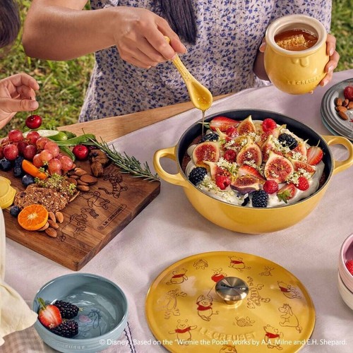 Plato ligero Le Creuset Winnie the Pooh 5,1 en 4 piezas Japón limitado de Japón - Imagen 8 de 11