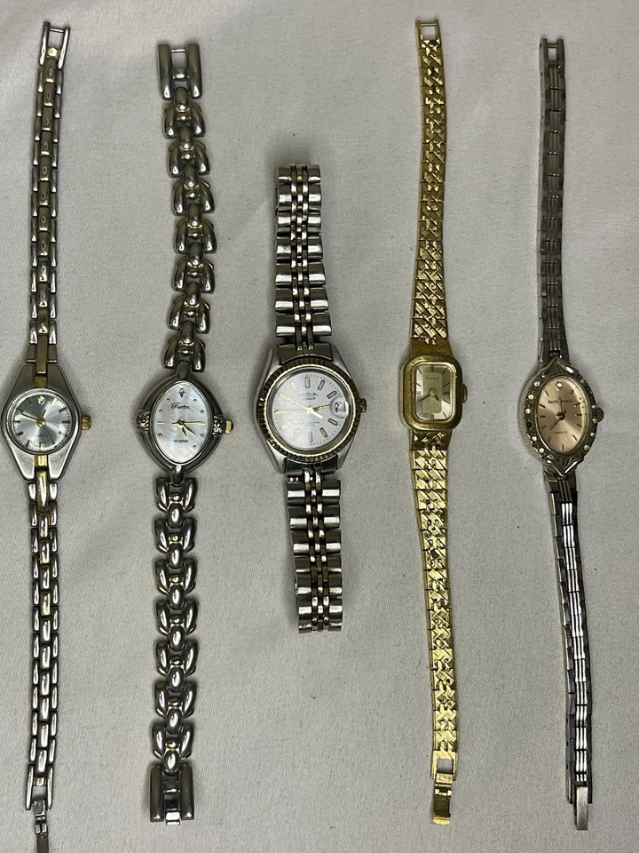 Lote de 5 relojes vintage para mujer.  Solo se necesita batería nueva Foto 3 de 4