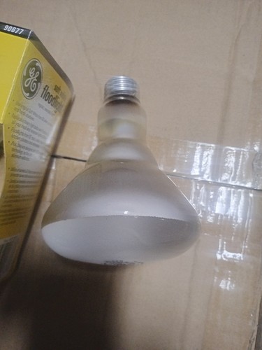 (2) GE Soft White Floodlight 65 Watt R30 Track & Recessed NEW - Picture 4 of 7