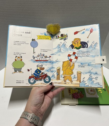 Lot of 2 Vtg Richard Scarry Pop-Up Books: Time (1997) & Shapes (1998, 1st Ed) - Picture 7 of 12