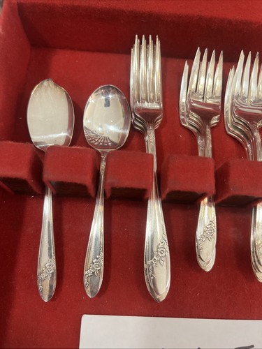 1946 ONEIDA COMMUNITY 46 Pc Tudor Silver Plate Queen Bess II Flatware Wood Case - Picture 2 of 10