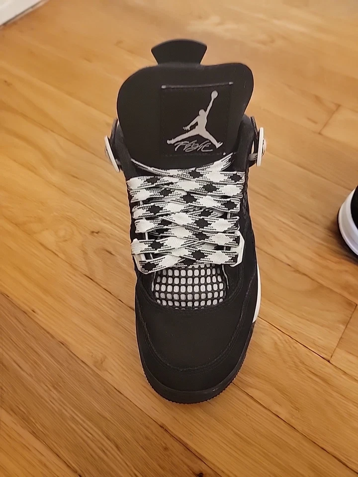 Zapatillas Jordan 4 Thunder blancas talla 5,5 años Foto 4 de 4