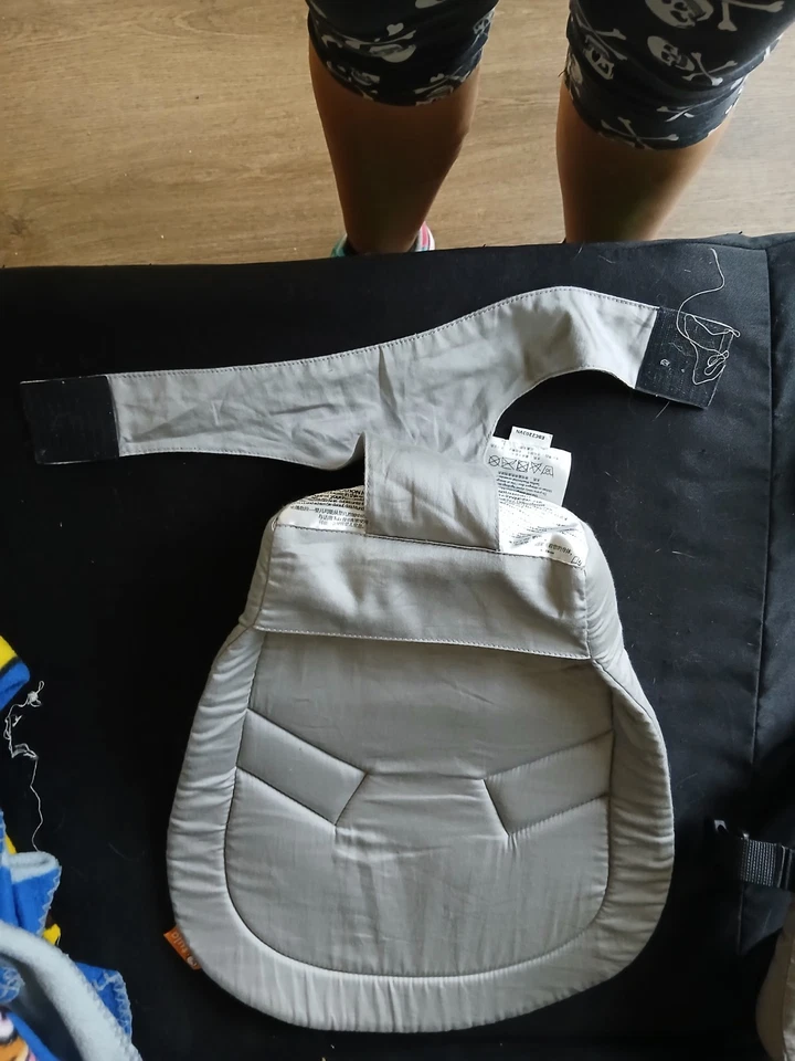 Portabebés Tula Ergonómico Estándar Bliss Ramo Floral 15-45 lb (usado) Foto 4 de 4