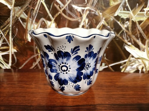 DELFT made in Holland, Hüllen- Blumenübertopf mit Blumendekor - Höhe 11,5cm - Picture 1 of 5