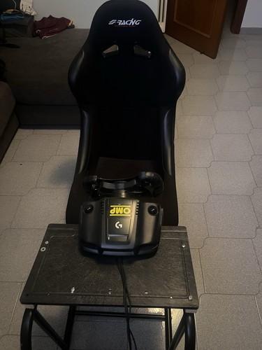 postazione simulatore guida con Logitech G923 - Foto 2 di 5