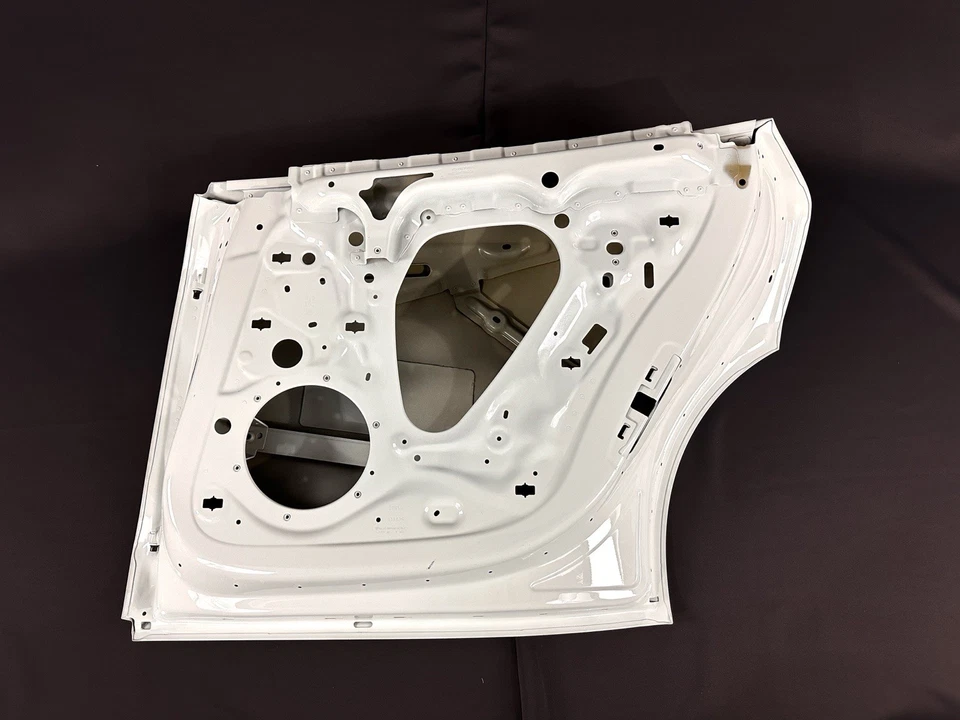 Porsche Taycan door rear right 9J1833052AYGRV new - Image 2 of 3