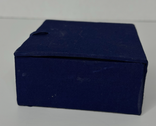 Vintage Japanese Kabuki Mask Wood 3" x 4" in Blue Velvet Box Signed Back perhaps - Picture 13 of 22