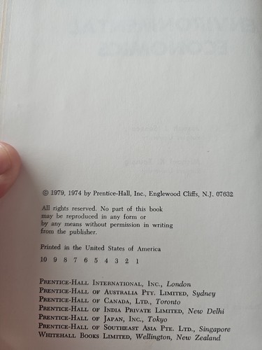 Environmental Economics 1979 Seneca, Joseph J. and Taussig, Michael K. Hardcover - Imagen 5 de 8