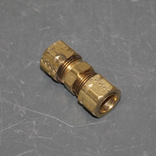 (50) Parker Straight Connector Unions 62CA-6, 3/8" x 3/8" Compression, Brass - Picture 3 of 7