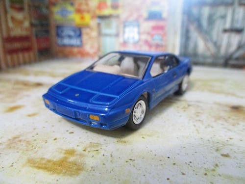 Johnny Lightning Classic Gold 1989 Lotus Esprit Blue 1:64 Rubber Tires - Picture 4 of 5