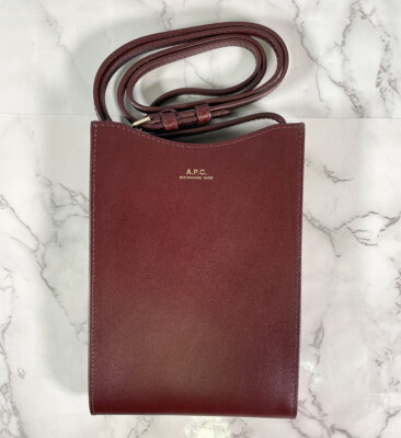 A.P.C｜CROSSBAGS (Jamie Neck Pouch (PXBMW F63412 IAX)) Jamie neck pouch - Smooth leather - A.P.C. accessories
