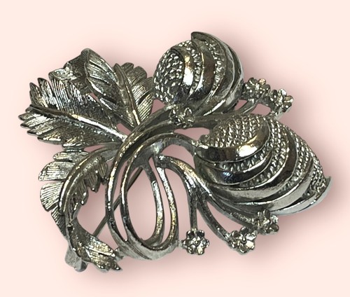 Vintage Lisner Silver Tone Floral Flowers Brooch Pin 1960s Signed - Picture 2 of 8