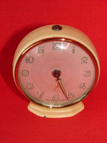 ANCIEN RÉVEIL MÉCANIQUE BEIGE JAZ / HORLOGE PENDULE MOUVEMENT OLD CLOCK - Picture 2 of 8