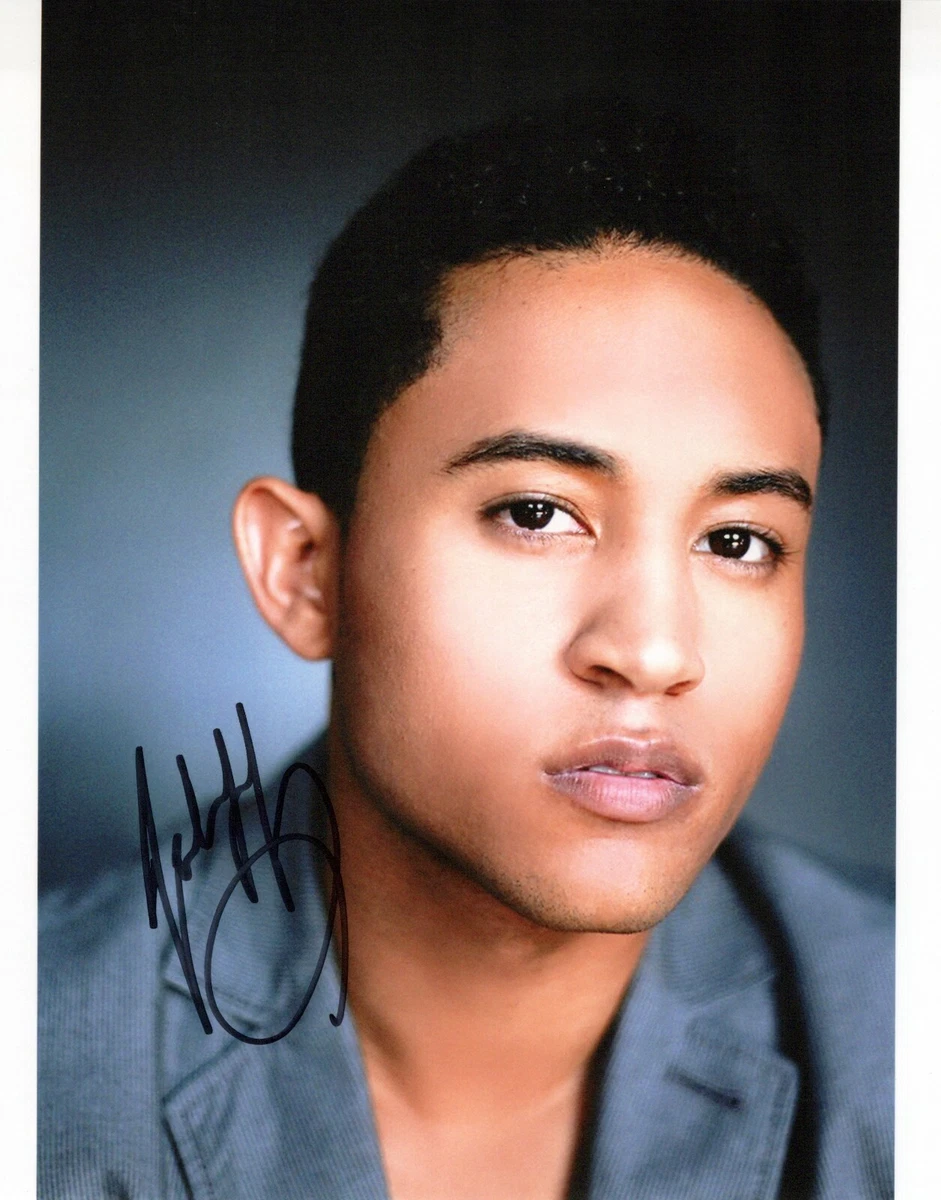 Tahj Mowry Shirtless