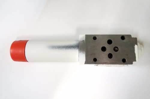 Bosch Rexroth ZDR 6 DP2-43/150-120 Direct Actuated Pressure Reducer Valve 150bar - Picture 2 of 7