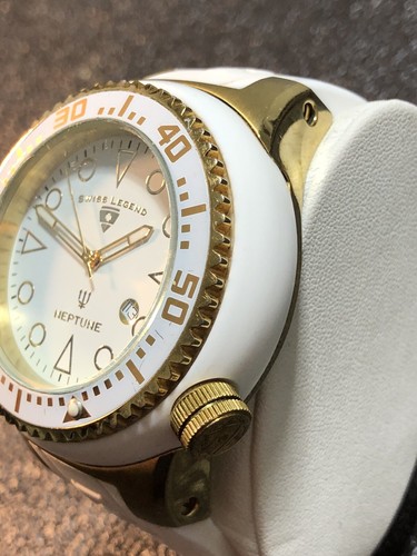 Reloj Swiss Legend Neptune WR100M Tono Blanco y Dorado Corona Atornillada Batería Nueva - Imagen 22 de 24