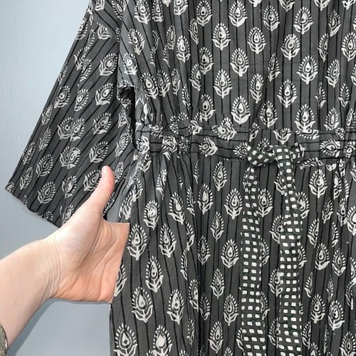 Abito batik grigio medio oversize Marketplace Handwork of India Artsy Lagenlook - Foto 4 di 10