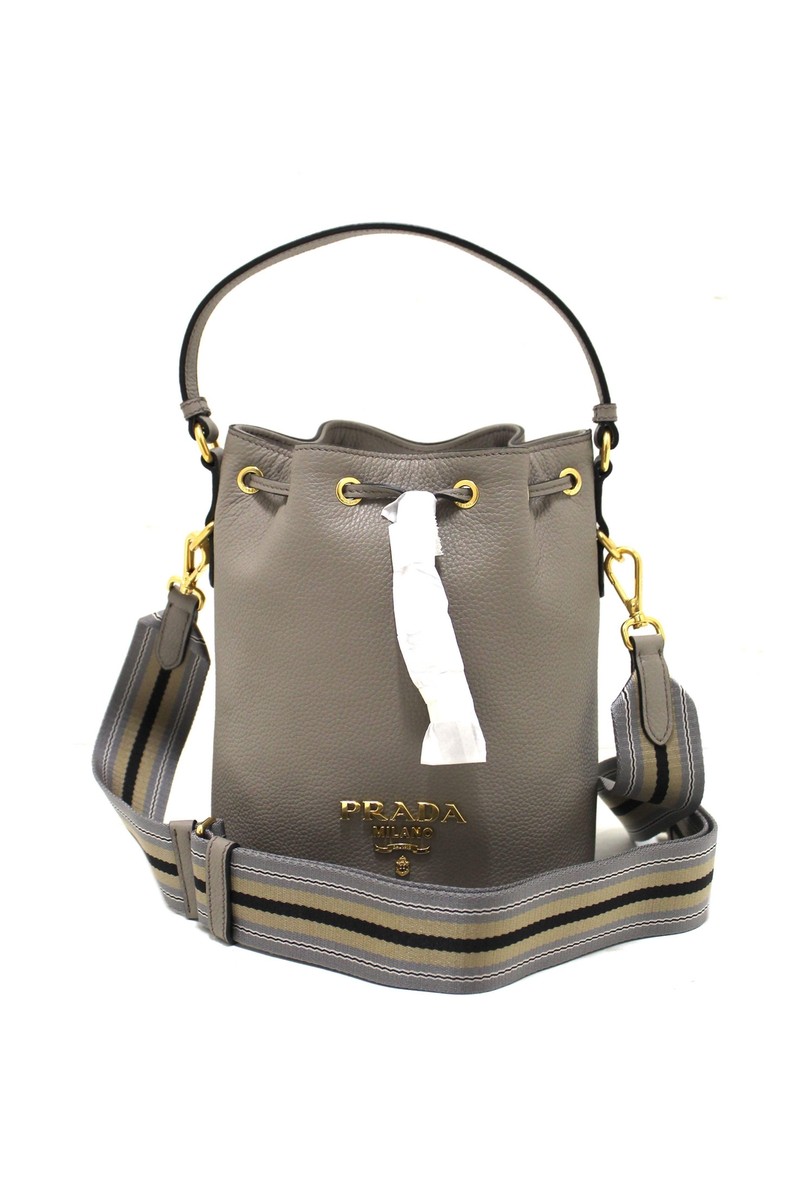 ハンドバッグ Prada Suede Calf Leather Bucket Bag With Drawstring Closure NEW Prada Grey Calf Leather Drawstring Bucket Messenger Bag