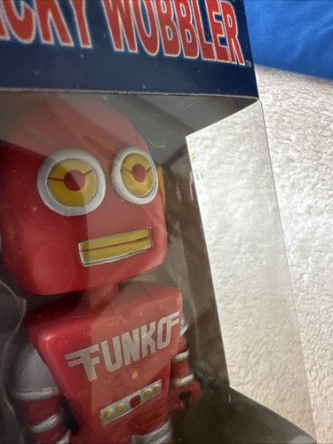 FUNKO Wobblebot XR-3000 Red & Silver Wacky Wobbler Bobblehead SCOOTERS c320 - Picture 18 of 18