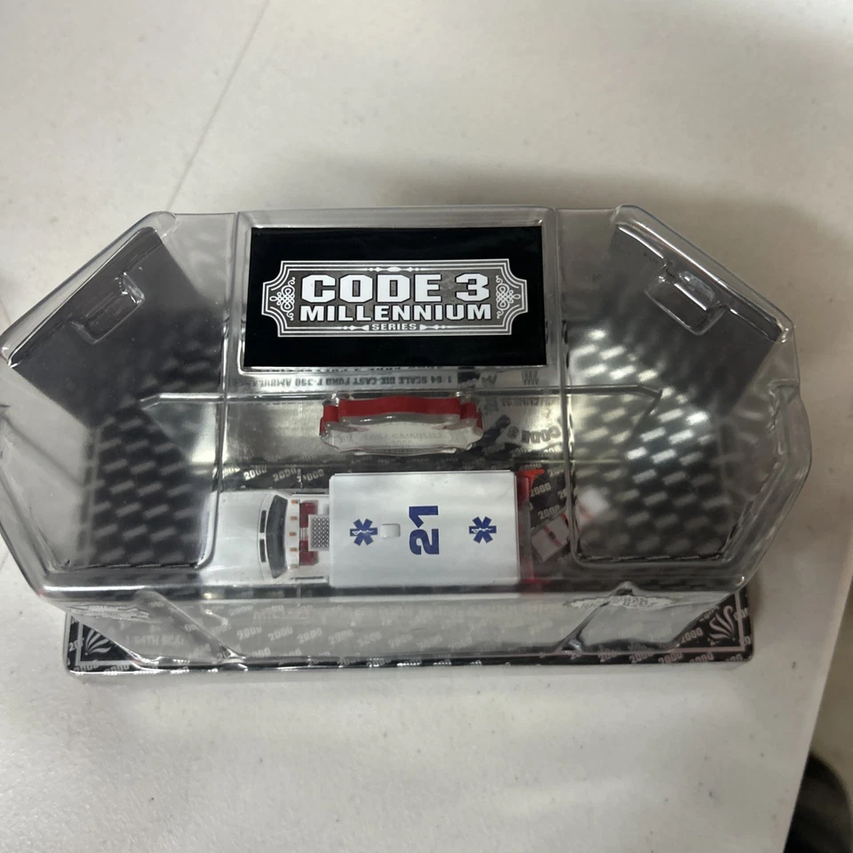 Código 3 Ambulancia #12214 Millenium Ford F-350 Foto 2 de 4