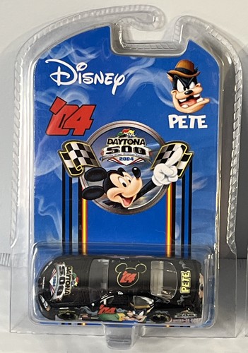 Disney Nascar 2004 Daytona 500 Mickey Friends Goofy Pete 2 Car Set NEW Sealed - Imagen 2 de 8
