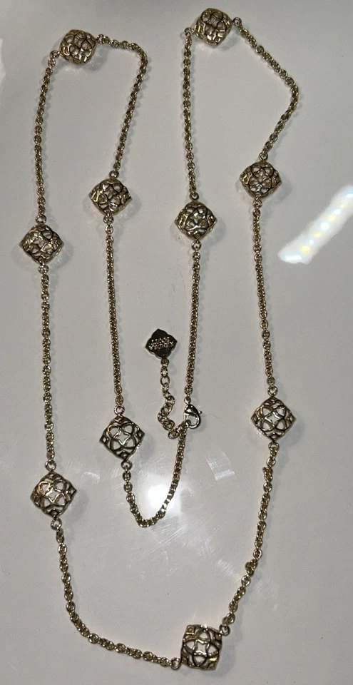 Colar Kendra Scott Nemera Long Station filigrana dourada 38”-43” aposentado assinado - Imagem 4 de 4