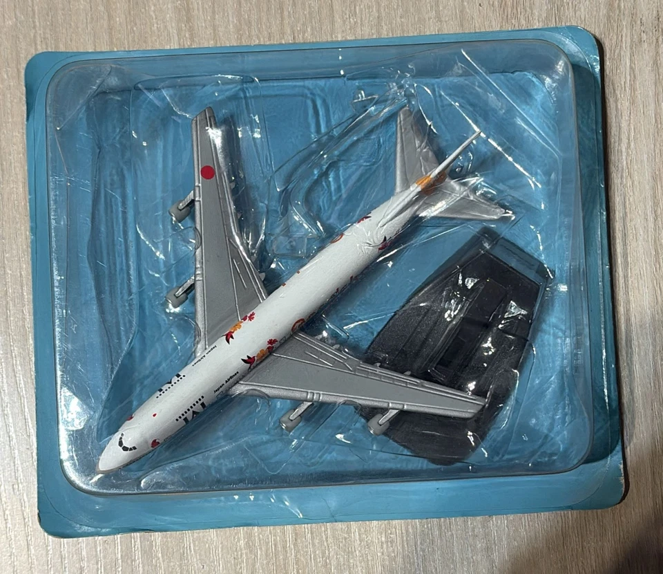 BOEING 747-200 JAPAN AIRLINES AEREO MODELLINO NEW IN BOX CON STAND - Immagine 2 di 4