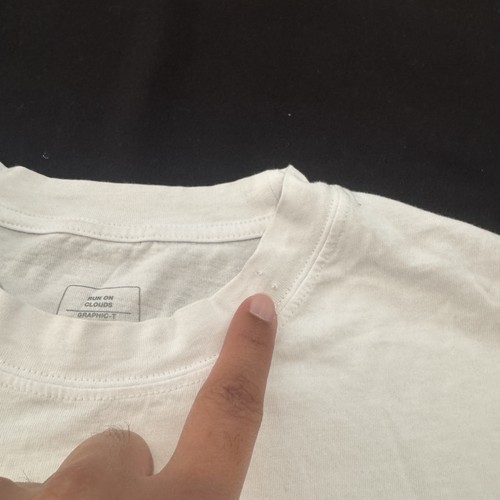 On Running Shirt Mens Large White Swiss Engineering Cloud Graphic Tee Athletic - Picture 7 of 12
