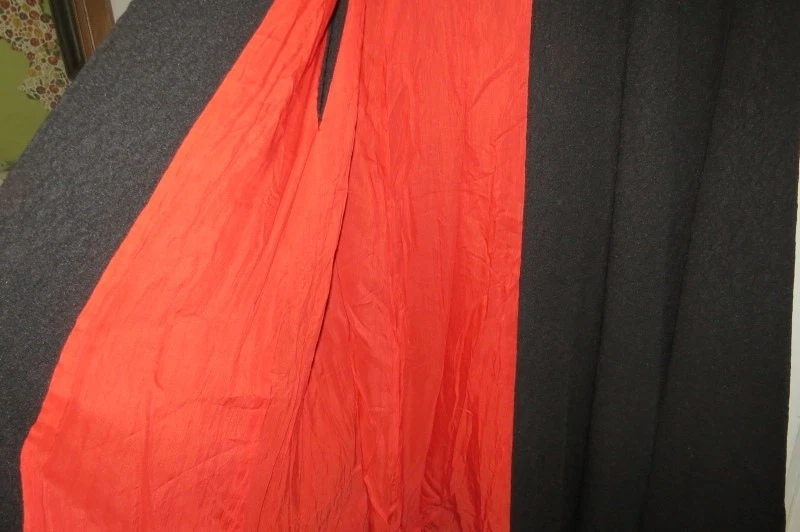 Capa de ópera vintage preta com capuz padrão levantado década de 1950 - Imagem 4 de 4