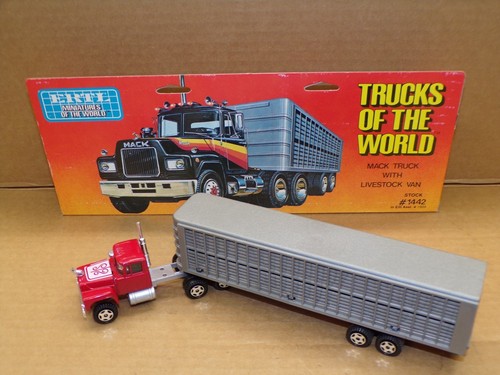 ERTL TRUCKS OF THE WORLD MACK TRUCK WITH LIVESTOCK TRAILER #1442 - Picture 2 of 4