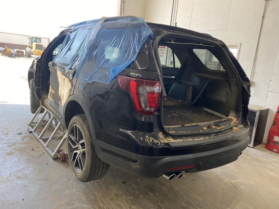 Compresor de aire acondicionado usado para: Ford Explorer 2018 3,5 L con equipamiento policial grado A Foto 3 de 4