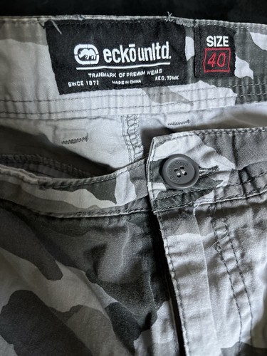 Ecko Unltd Y2K Grey/White Camo Cargo Skater Shorts Men’s 40 - Picture 3 of 8