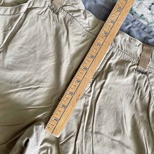 Mountain Hardwear 100 % Nylon hellbraune Wandershorts Damengröße 8 Bermuda knielang " - Bild 4 von 14