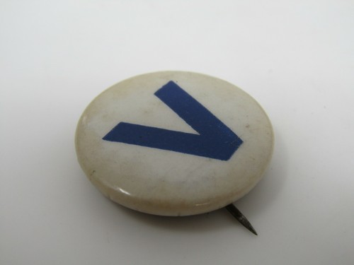 Antiguo botón de pin vintage letra V "V" - Imagen 3 de 5