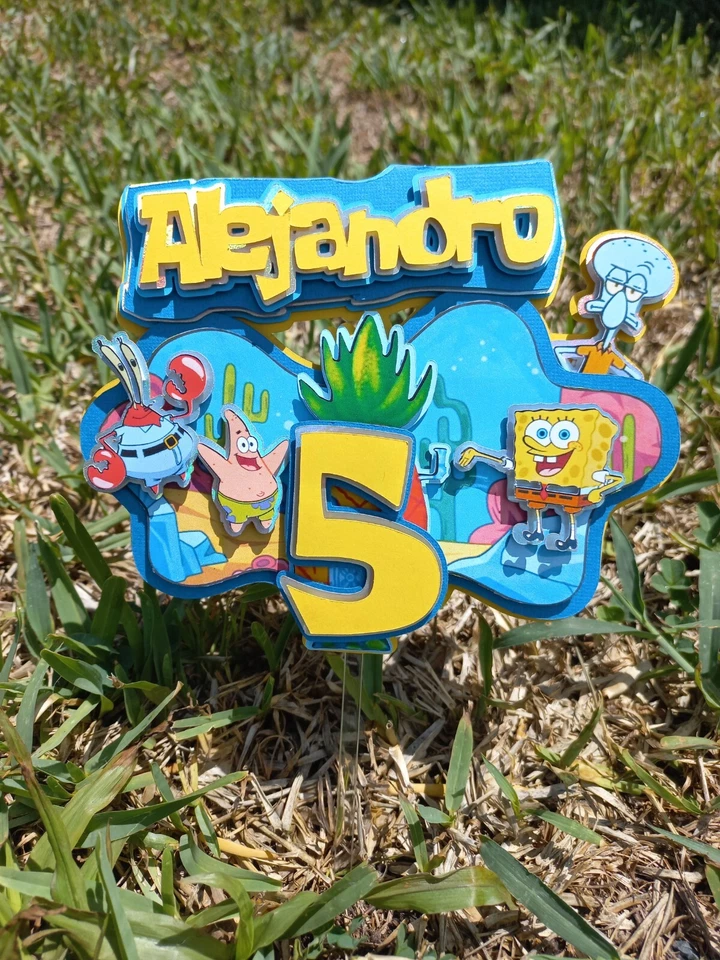 Topper pastel personalizado esponja amarilla y sus mejores amigos en el mundo marino Foto 3 de 4