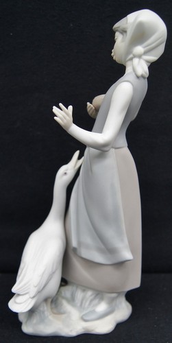 LLADRO Porcelain Figurine #1052 Girl With Duck 9" 1969 SPAIN - Picture 4 of 5