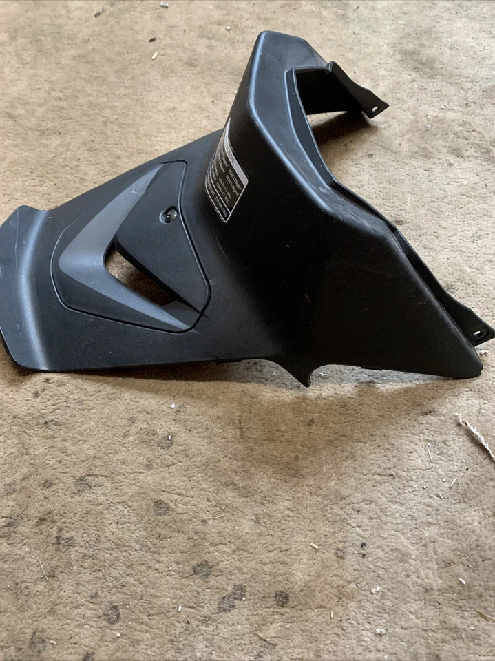 Daelim S1 Otello Sport 125 EFI 2017 cubierta de inspección del panel de asiento central Foto 2 de 4