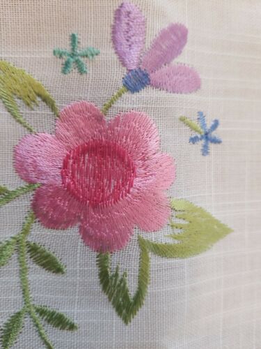 DII Tessuto Bianco Rosa Ricamato Floreale Topper/Topper/Vassoio Panno,20"x20" Nuovo - Foto 7 di 8