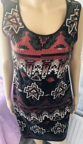 DRESS SIZE 14 SHIFT /BODY CON STYLE SEQUINNED EMBELLISHMENTS TO FRONT BNWT - Picture 2 of 12