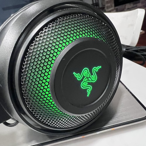 Razer Kraken Przewodowy stereofoniczny zestaw słuchawkowy do gier - matowa czerń w doskonałym stanie!!! - Zdjęcie 2 z 13