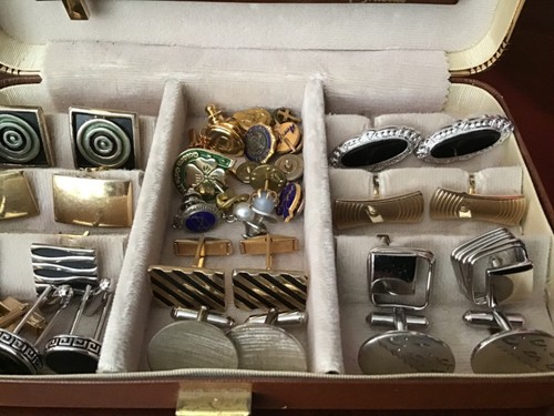 VINTAGE CUFFLINKS BOX W/ASSORTED CUFF LINKS 11 PAIRS - TIE PINS - Picture 4 of 6