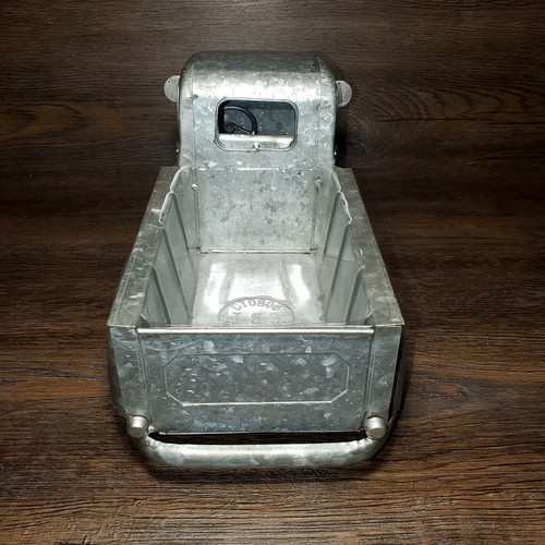 Pick-up Truck Planter Metal 1950 Ford Decor Farmtruck 16" long x 6.5" tall - Picture 4 of 8