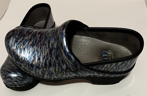Dansko Lt Women’s Size 36 US 6 Clogs Shoes Patent Leather Blue Gray Slip On - Picture 1 of 6